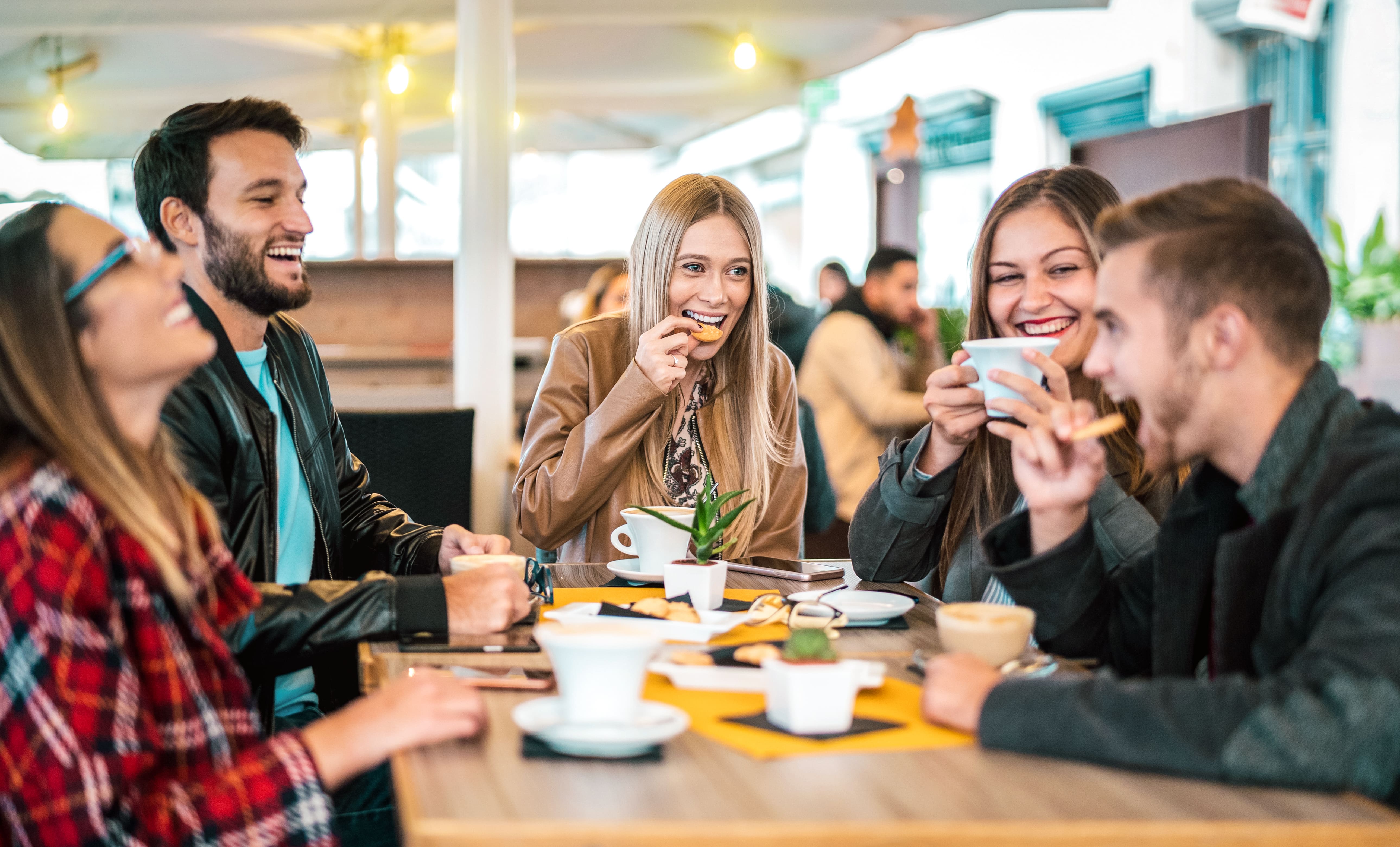 36 % des membres de la Gen Z indiquent leur intention de dîner plus souvent au restaurant-min